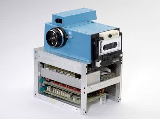 Обо всем - Самые первые в мире цифровая камера (1975)